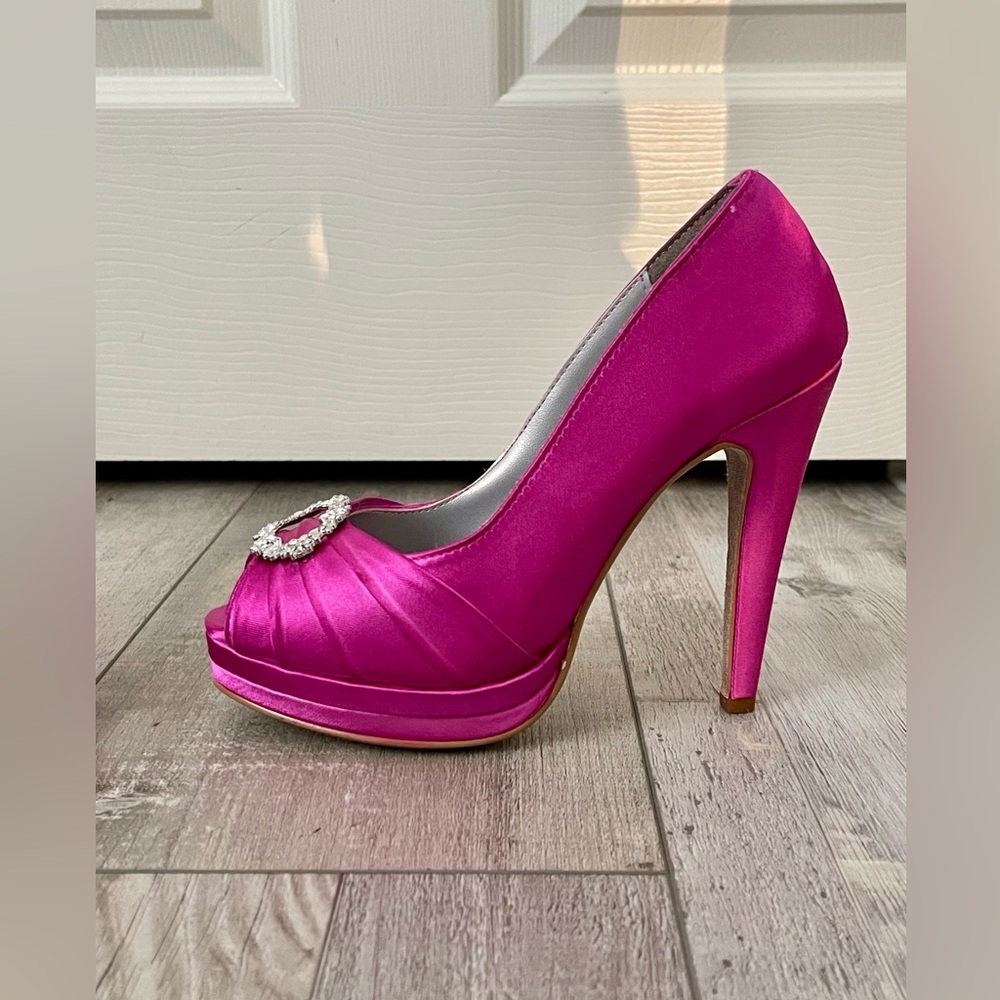Touch Ups Dyeables Gianna Satin Platform Pump | Dyed Begonia (Fuchsia) | Size 6